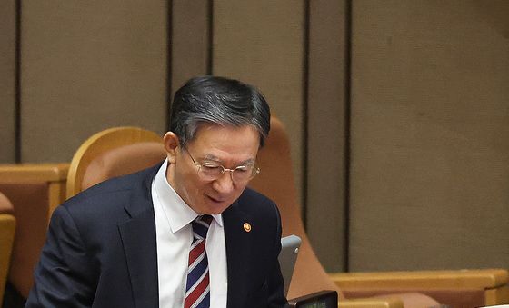 법무차관과 교대하는 정성호 장관