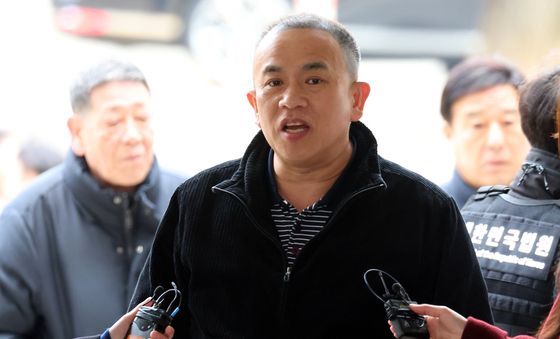 명태균, 오세훈 의혹 재판 증인으로 법정 출석