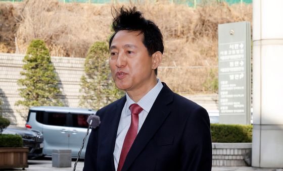 여론조사비 대납' 의혹…오세훈 공판 출석