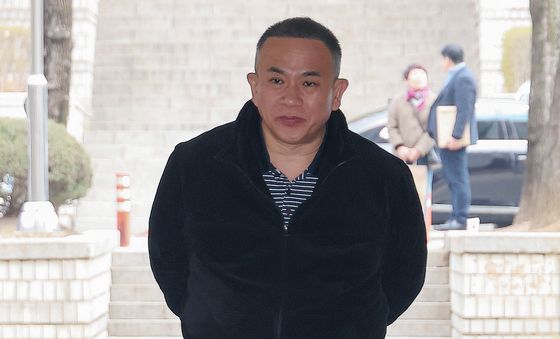 명태균, 중앙지법 출석…오세훈 재판 증인