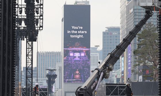 광화문광장은 지금 'BTS 준비 한창'