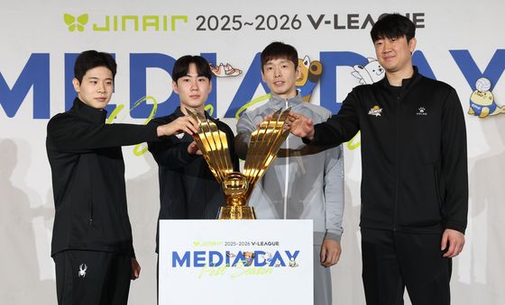 '봄배구' 우승 트로피 양보 못해