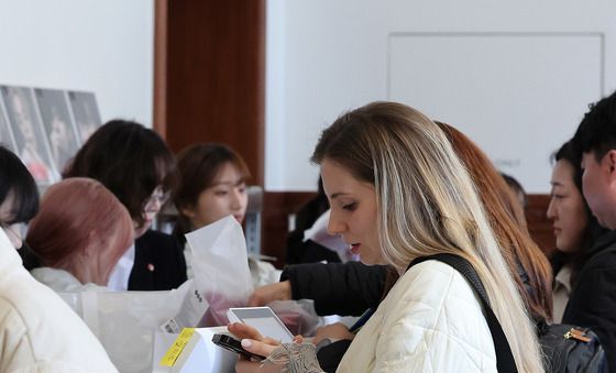 지갑 여는 아미들