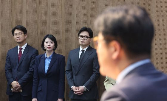 김종혁 기자회견 자리한 한동훈