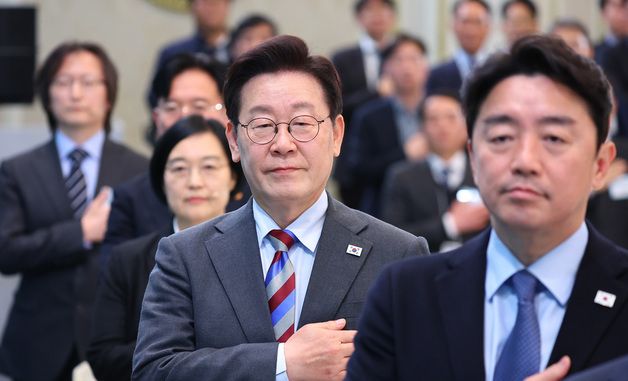 국민의례하는 이재명 대통령