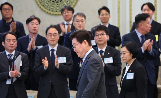 이재명 대통령, 중소기업인과의 대화 입장