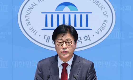 기자회견 연 김종혁