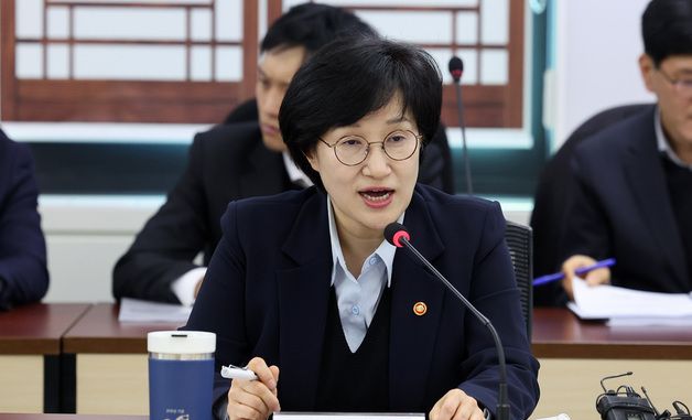 모두발언하는 원민경 장관