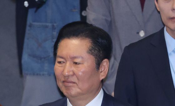 투표하는 정청래 대표