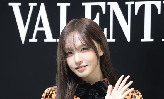 포즈 취하는 아이브 리즈