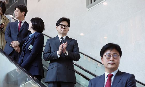 손뼉치는 한동훈