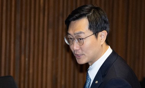 '민주당 탈당' 장경태 의원 본회의 참석