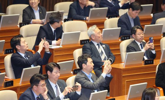 공소청법 본회의 가결의 순간