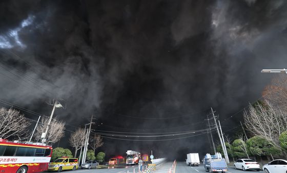 한치 앞이 안보이는 검은 연기