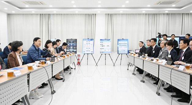 구윤철 부총리, 화성 AI정수장 관계자들과 간담회