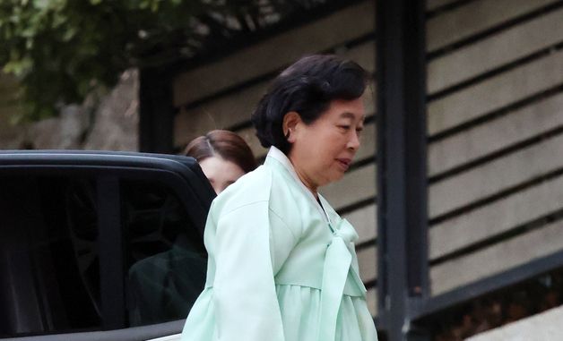 고 정주영 명예회장 25주기 제사 참석하는 현정은 회장