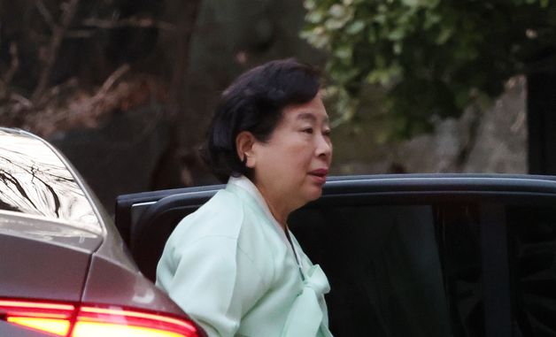 고 정주영 명예회장 제사 참석하는 현정은 회장