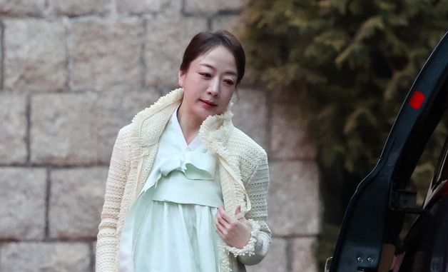 청운동 옛 자택 들어서는 노현정 전 아나운서