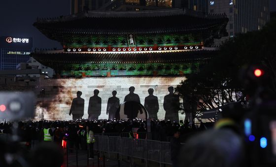 숭례문 외벽 수 놓는 BTS '아리랑'