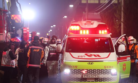 사망자 이송하는 소방