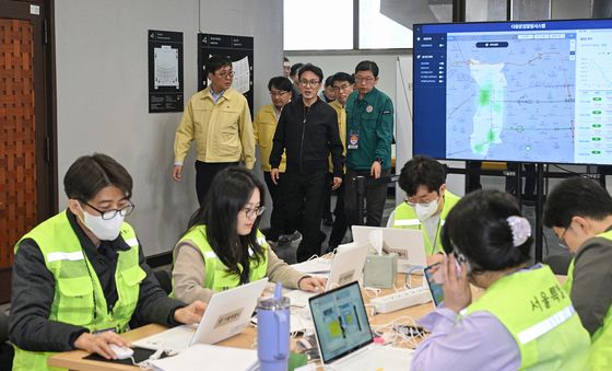 김민석 총리, BTS 컴백공연 사전 안전점검 회의 참석