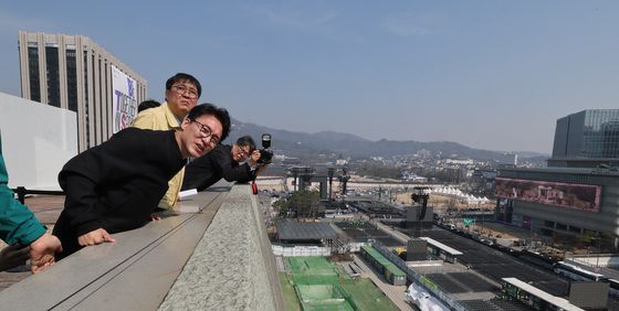 bts컴백 공연 현장 살펴보는 김민석 국무총리