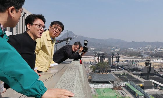 BTS 공연 현장 살피는 김민석 총리