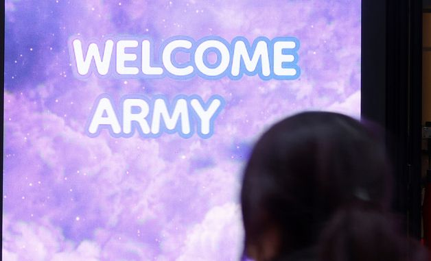 BTS와 아미 환영하는 명동거리