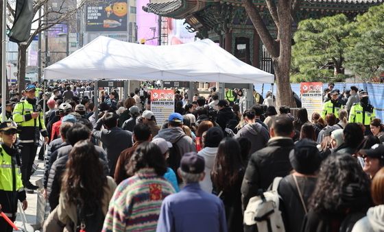 BTS 공연 앞둔 광화문 일대 '인산인해'
