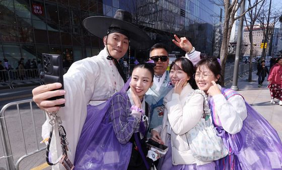 BTS 컴백 앞두고 들뜬 아미들