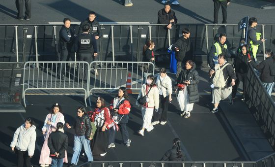 'BTS 컴백 공연 입장 시작'