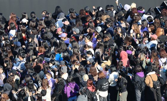 객석 채우는 아미들