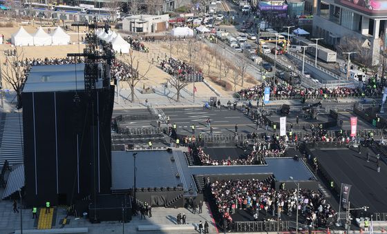 BTS 컴백 공연 입장 시작하는 아미들