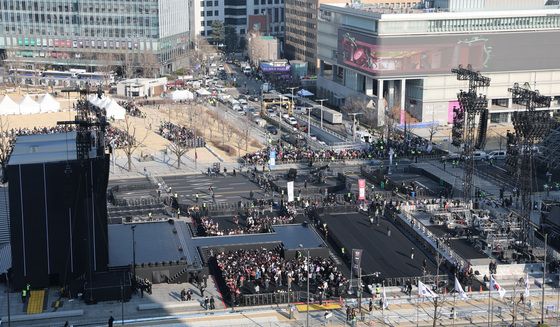 객석 채우는 BTS 팬들