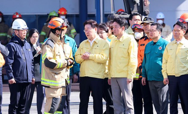 이재명 대통령, 대전 공장 화재 현장 방문