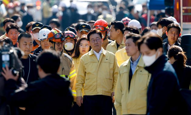 李 대통령, 대전 자동차부품공장 화재 현장 방문