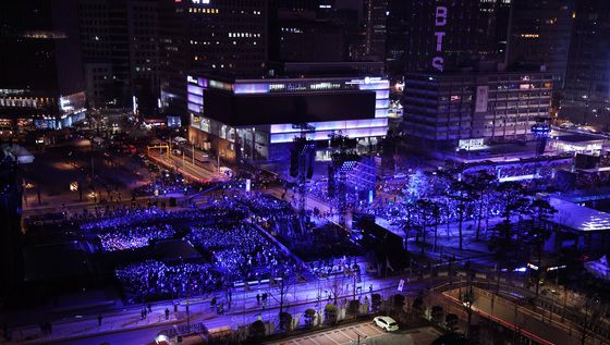 보랏빛 가득 채운 BTS 컴백 무대
