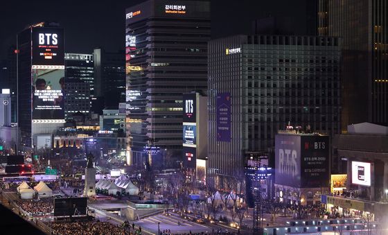 BTS 영상 송출되는 미디어월