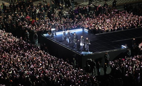 광화문광장 수놓은 BTS