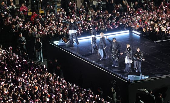 완전체로 돌아온 BTS