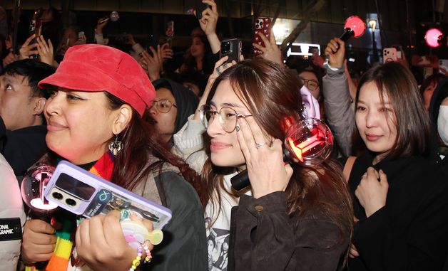 BTS 컴백에 눈물 흘리는 아미