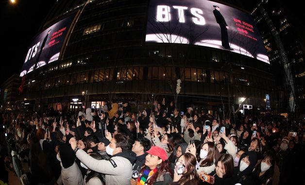 광화문광장에서 열린 'BTS 컴백 라이브: 아리랑'