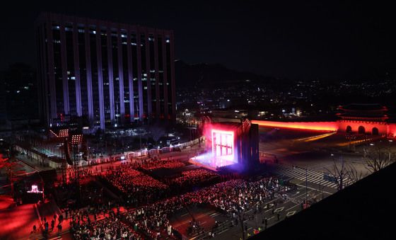 BTS 컴백 무대 펼쳐진 광화문광장