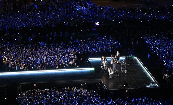 아미 앞에서 화려한 컴백쇼 펼치는 BTS