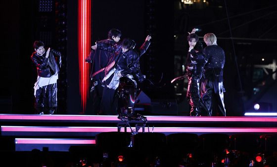 광화문광장 들썩이는 BTS 컴백 무대