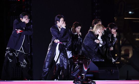 BTS '시선 사로잡는 화려한 퍼포먼스'