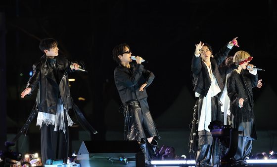 컴백 라이브 아리랑 선보이는 BTS
