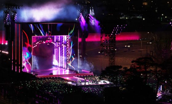 BTS 컴백, 광화문광장 들썩