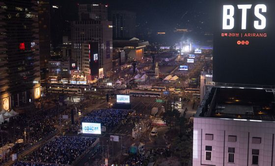 BTS 컴백, 광화문광장 들썩