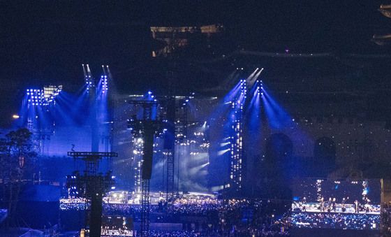 '보랏빛으로 물든 광화문광장'